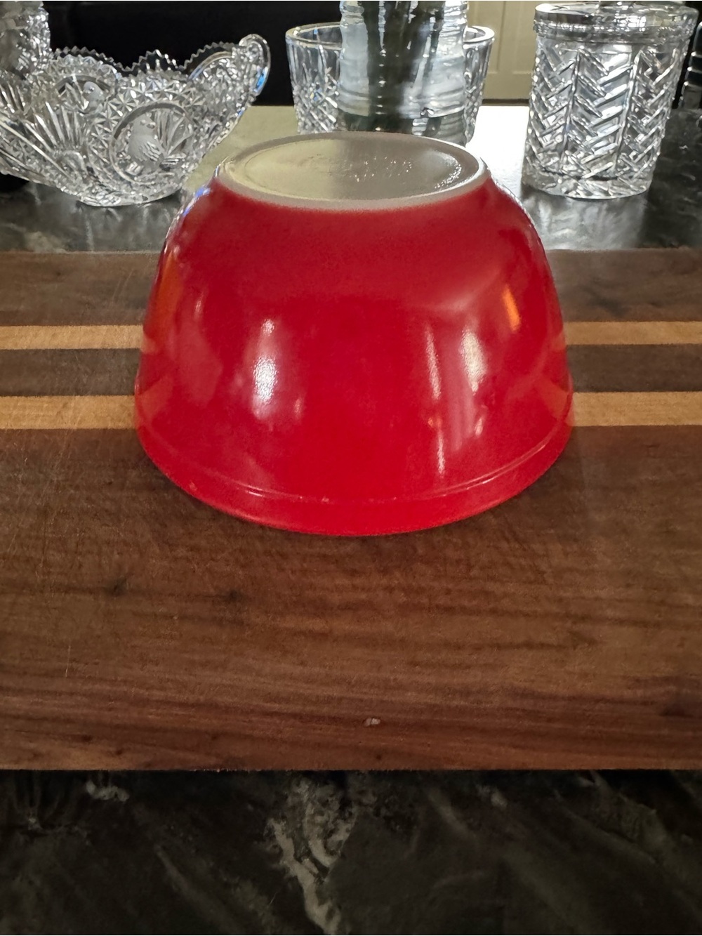 Pyrex Red 1.5 Quart Mixing Bowl - Picture 2 of 4